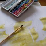 Pinsel mit Farben